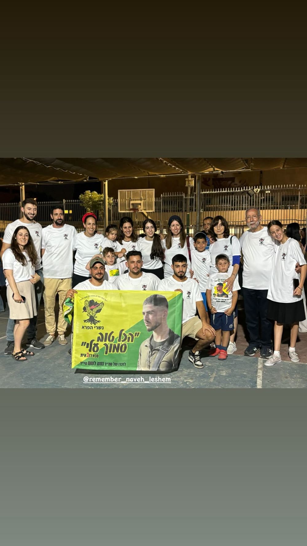 קבוצת מתנדבים בפעילות לזכר נווה